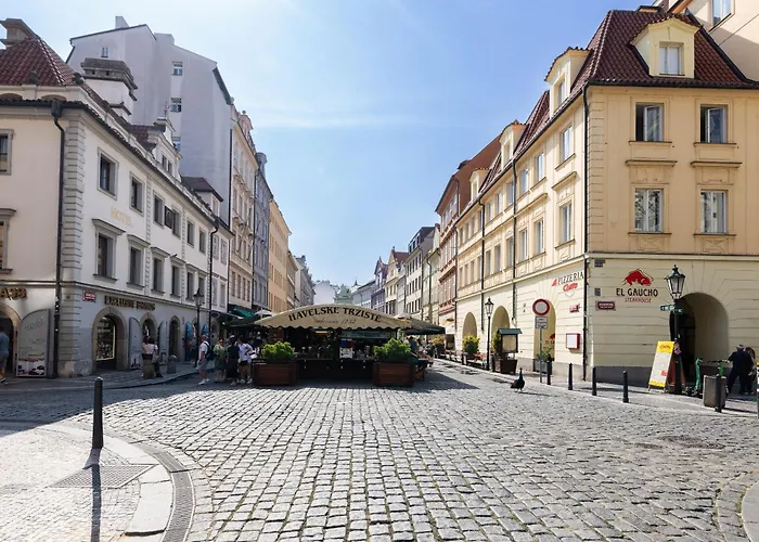 Luxury 2 Bedroom Apartment With Ac In The Old Town