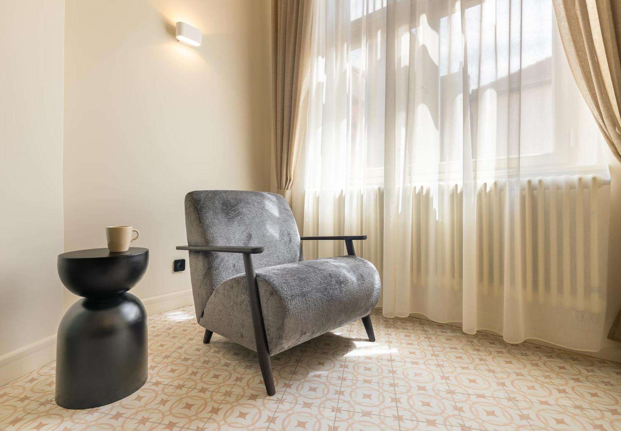 Luxury 2 Bedroom With Ac In The Old Town Appartamento